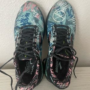 Brooks Adrenaline GTS 22